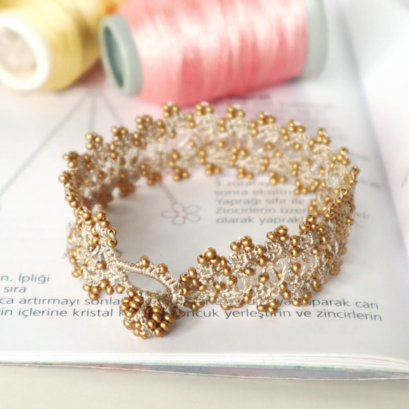 OYA crochet bracelet [CROWN] Beige & Gold 第1張的照片