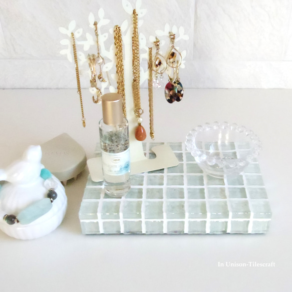 特集掲載☆透き通ったクリアカラー ガラスモザイクタイルのディスプレイトレイ mini (小物置き）【受注制作】 9枚目の画像