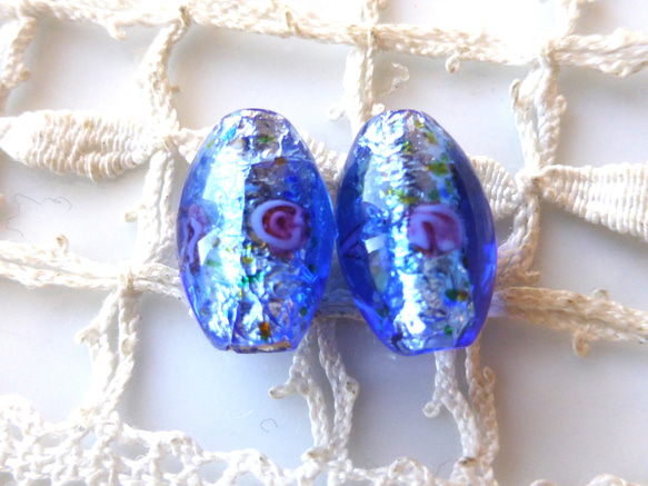 しずく　青にバラ　チェコランプワークビーズCzech Glass Beads2個 1枚目の画像
