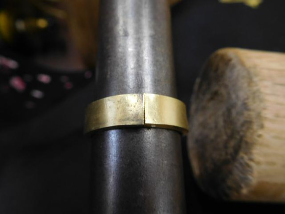 鍛造 結婚指輪 ゴールド 18金 k18 槌目 太い 平甲丸 リング 男性6.5mm 女性4.5mm 13枚目の画像