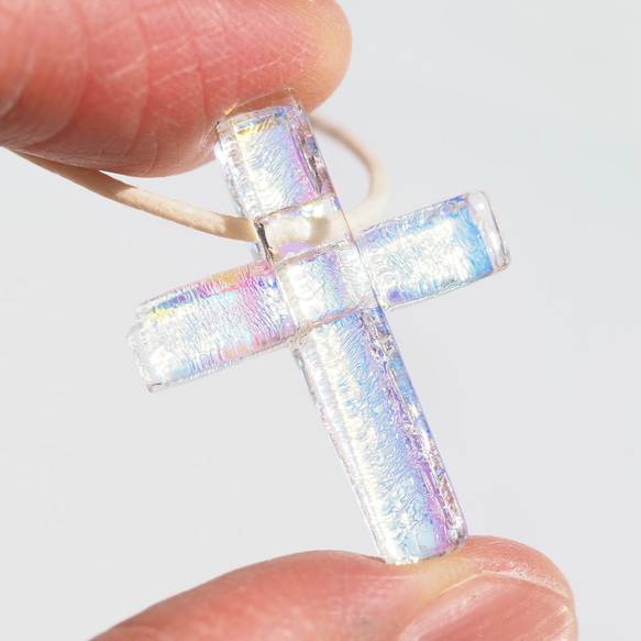 十字架ガラス『オーロラクロス』ネックレス【紐の色、長さ選べます】≪送料無料≫ 4枚目の画像