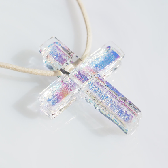 十字架ガラス『オーロラクロス』ネックレス【紐の色、長さ選べます】≪送料無料≫ 1枚目の画像