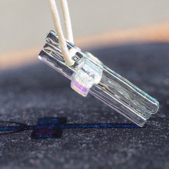 十字架ガラス『オーロラクロス』ネックレス【紐の色、長さ選べます】≪送料無料≫ 9枚目の画像