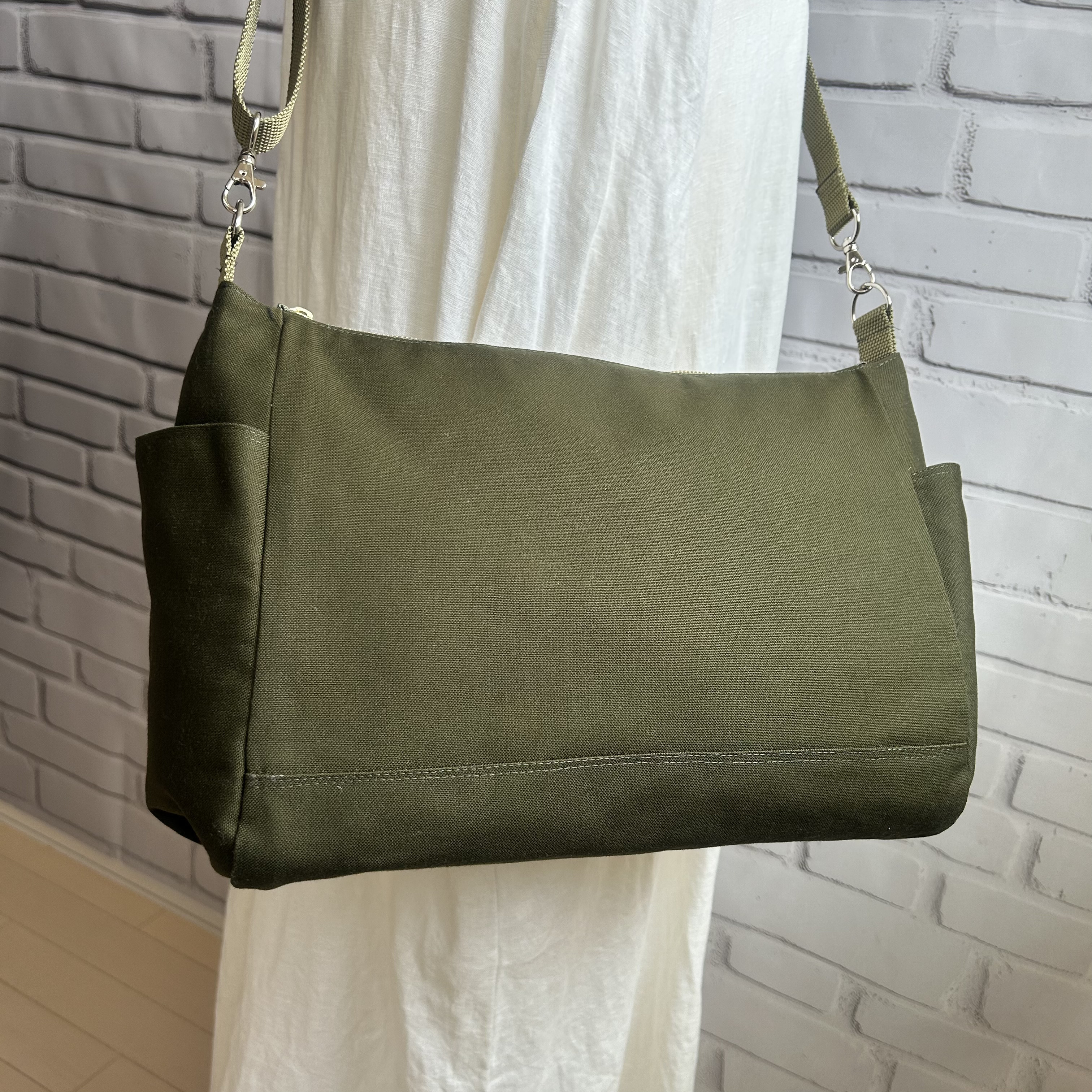 2way サイドポケットが便利な ショルダーバッグ ボディーバック　長さ調節可能 帆布　45番カーキ　色変更可能