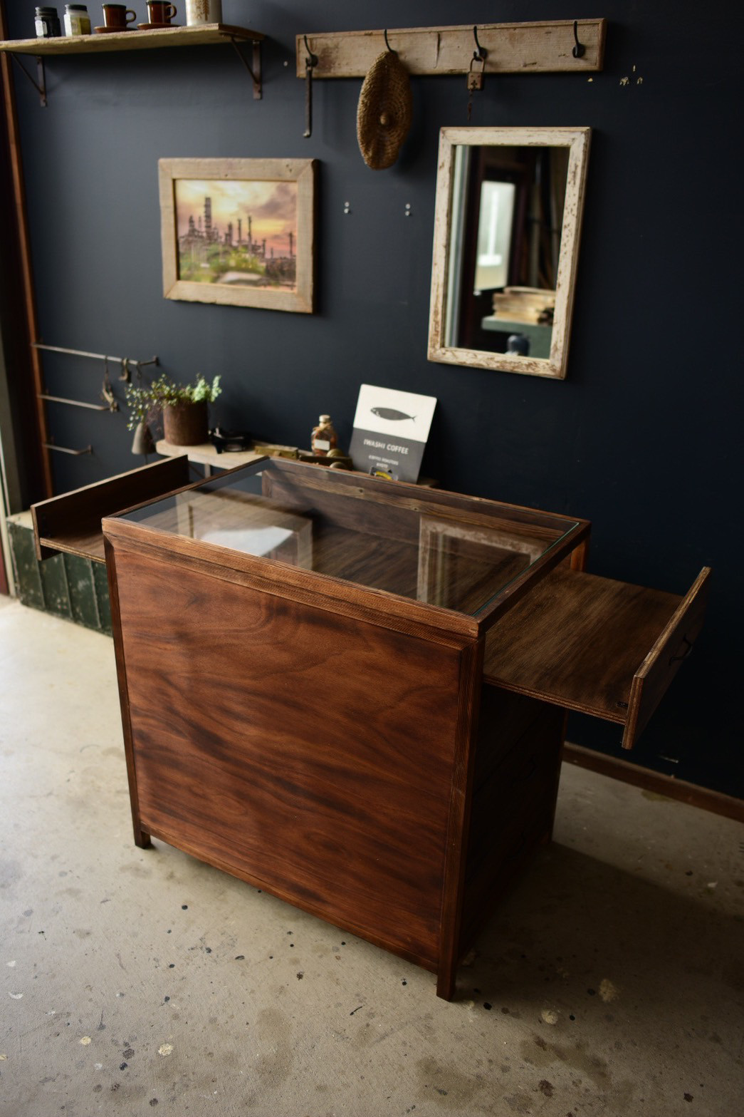 ガラスのショーケースキャビネット