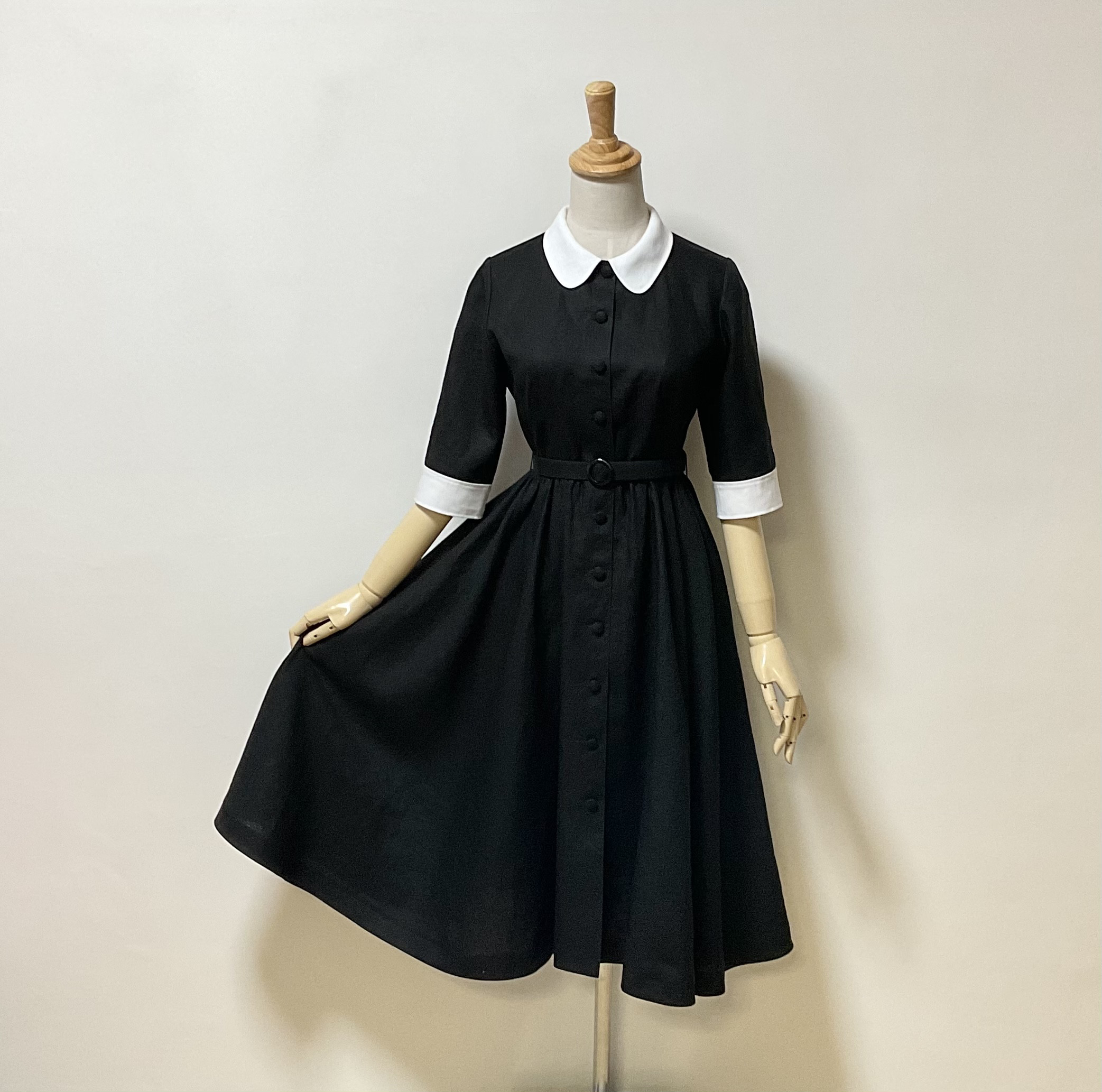 リネン　クレリック×たっぷりフレアー のレトロなワンピース