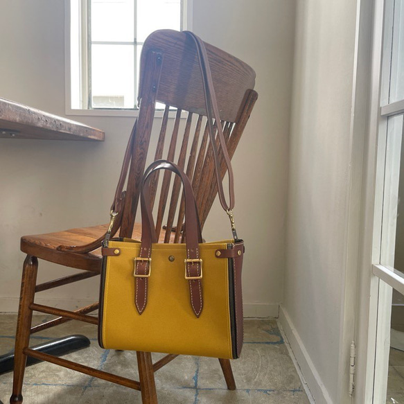 HIGH CLASS トートバック セール】 【2WAY】フラワーパーツ合皮ミドルトートバッグ