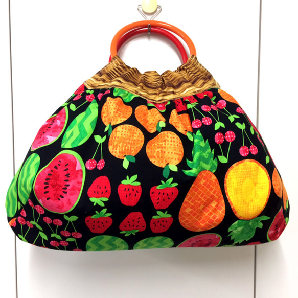 ダブルフェイス・リングハンドル・グラニーバッグ　フルーツ＆フラミンゴ柄 1枚目の画像