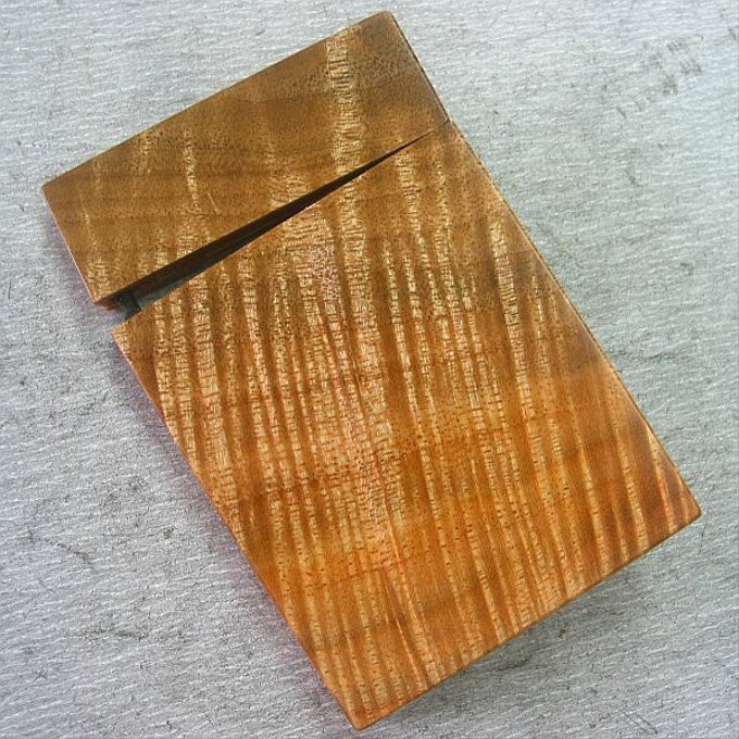 【楠】 木製名刺入れ　古木の杢は珍しい【即日発送】