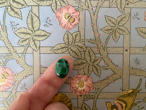 【天然石】グリーンマラカイト フラワーベゼルのネックレス 2枚目の画像