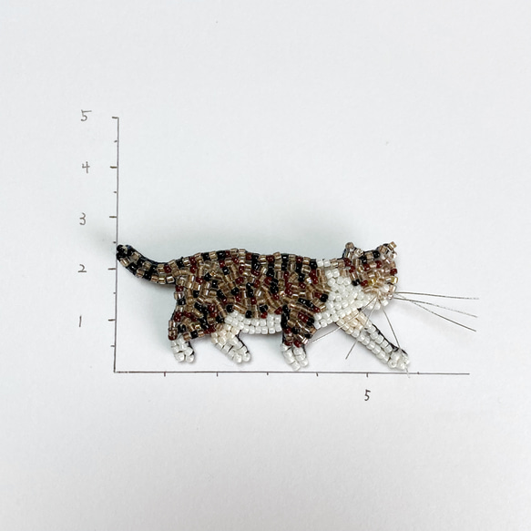 お散歩猫さんブローチ キジシロ　ビーズ刺繍 8枚目の画像