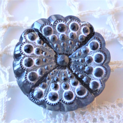 黒い蝶花　チェコガラスボタンCzech Glass Button１個 2枚目の画像