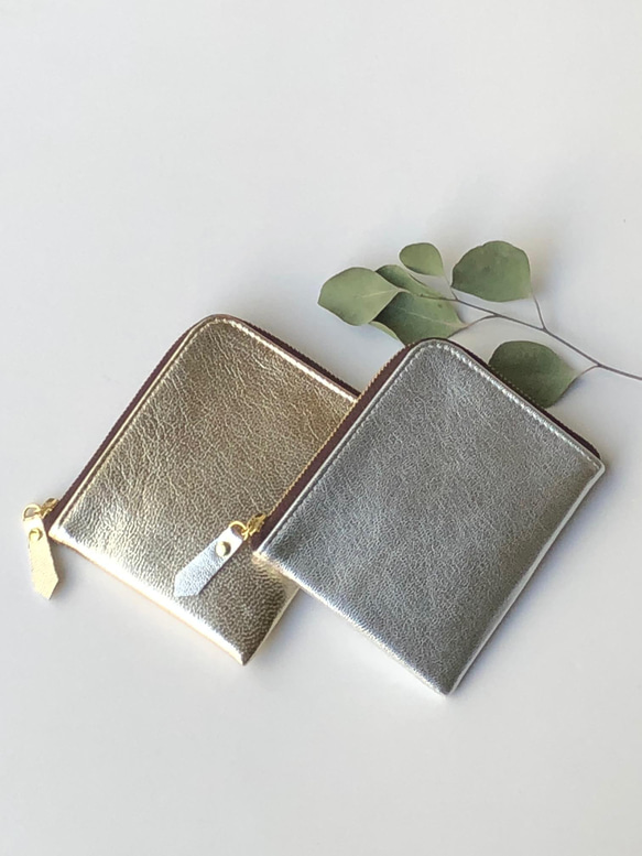 ゴートレザーのスリムなミニ財布　シルバー 3枚目の画像