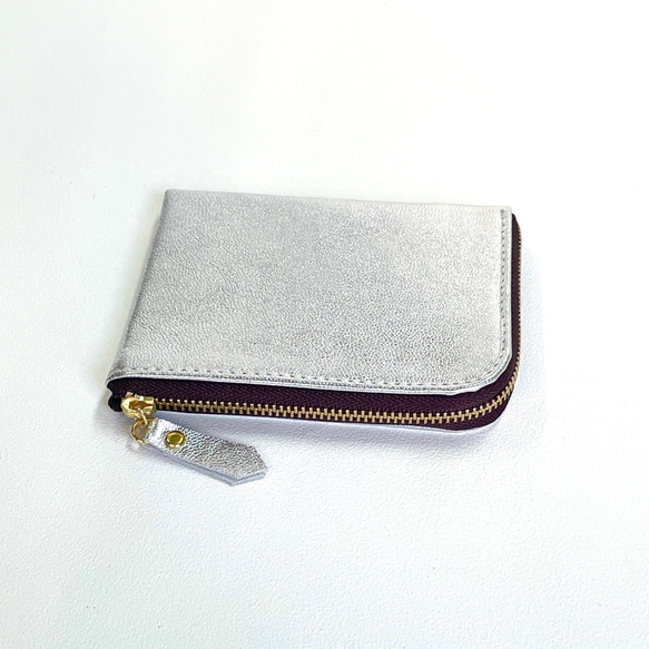 ゴートレザーのスリムなミニ財布　シルバー 10枚目の画像