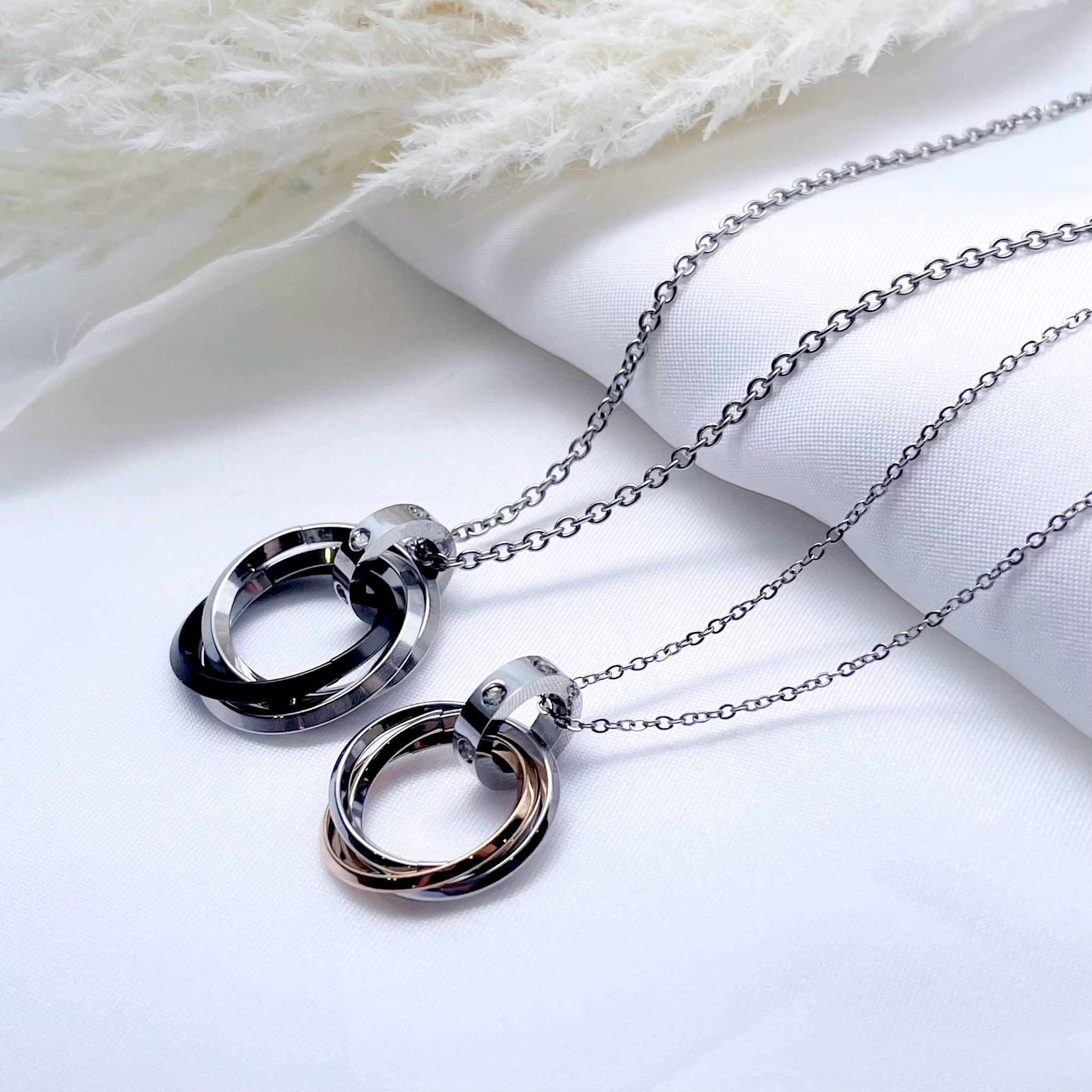 『二人を繋ぐペアネックレス』 ３連ペアネックレス 誕生石 刻印 サージカルステン 記念日 ギフト シンプル