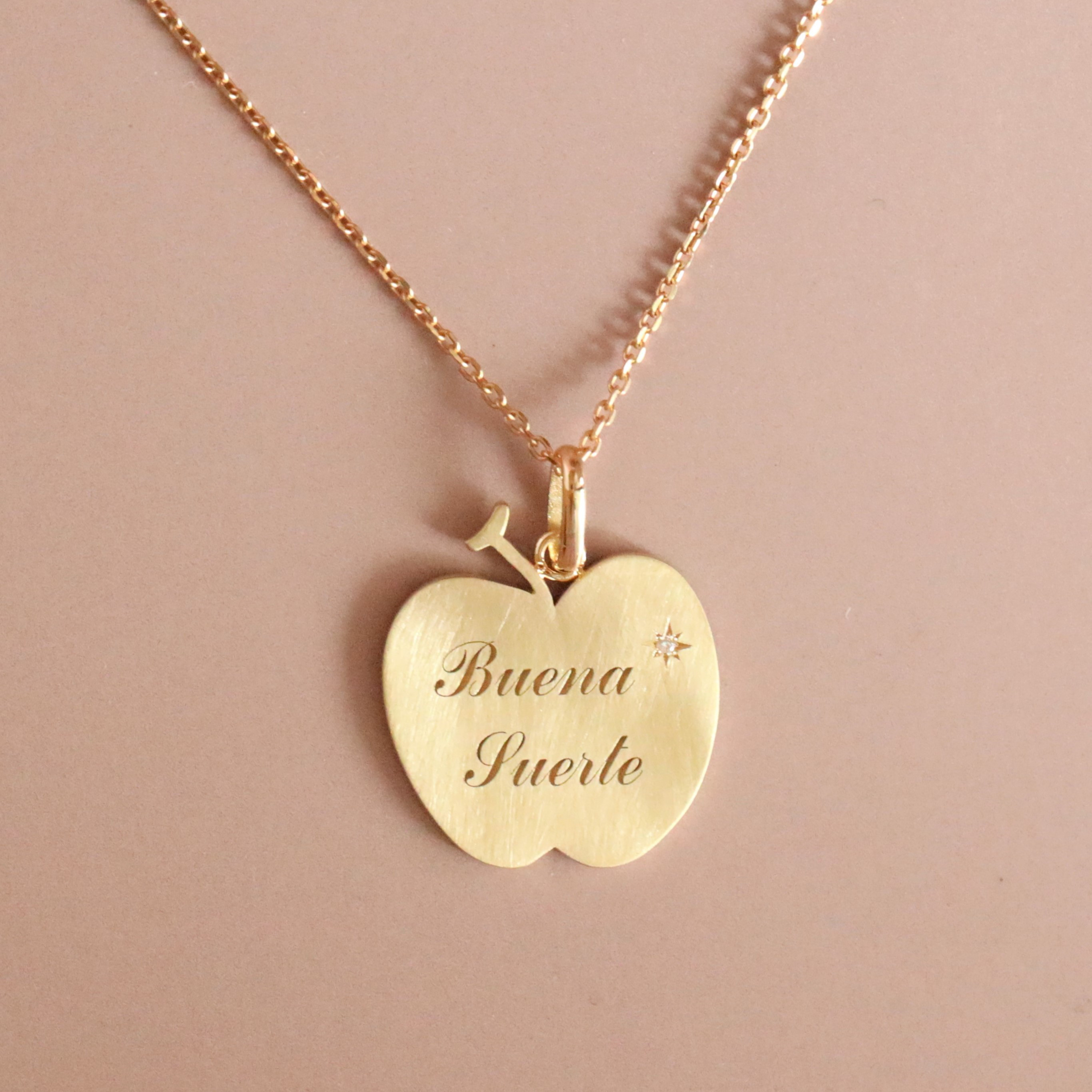 Pomme d'Or K10/K18 名入れ誕生日刻印　りんごペンダントトップ