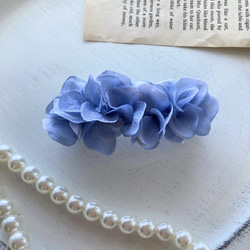 淡いブルー　紫陽花 　バレッタ　造花　ヘアアクセサリー　アーティフィシャルフラワー　梅雨　ウエディング　ブライダル 3枚目の画像