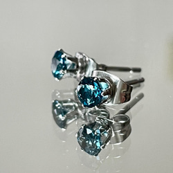 11月誕生石　ロンドンブルートパーズのスタッドピアス サージカルステンレス316L 7枚目の画像