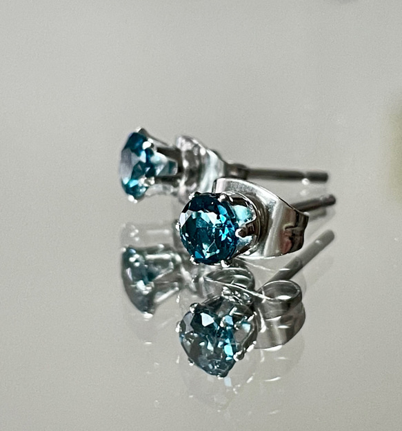 11月誕生石　ロンドンブルートパーズのスタッドピアス サージカルステンレス316L 7枚目の画像