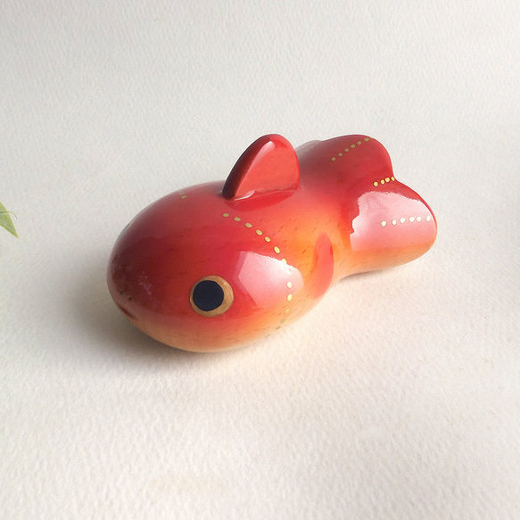 金魚 （☆台付き） Wooden goldfish その他置物 工房西岡 通販 5785761