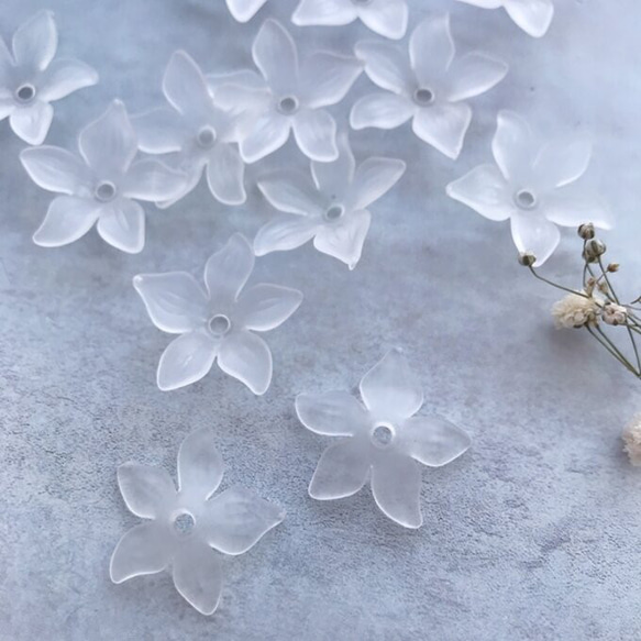 20個【AC901-1】 すりガラス風 フラワーパーツ 花　ホワイトクリア 3枚目の画像