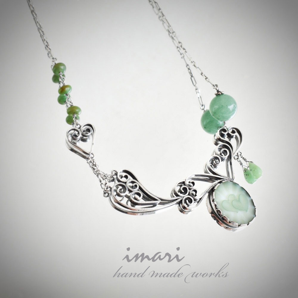 グリーンツインハートカメオのネックレス