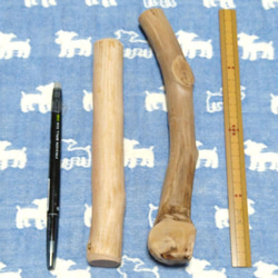 EM.けやき梨の木新品.犬用おもちゃ、小型犬向け歯固め、かじり木 4枚目の画像