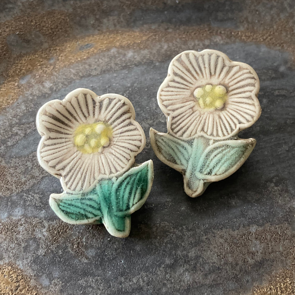 【未使用品】陶華 統元作 ブローチ（縦5☓横3.8cm）箱、しおり付 陶器で出来たお花のブローチ ブローチ TOMI-kobo 通販 5803176