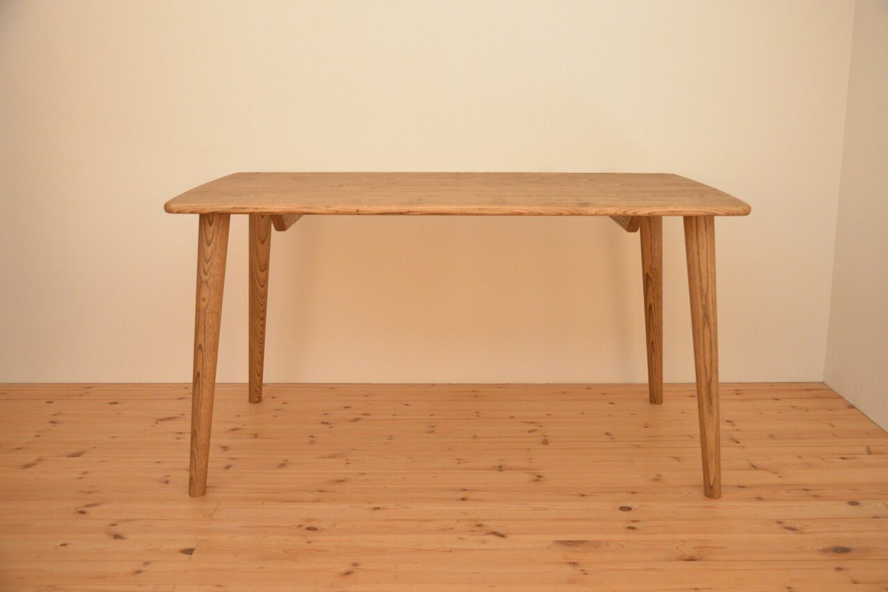 国産クリ無垢材 樽型の優しい形のダイニングテーブル・アンティーク仕上げ