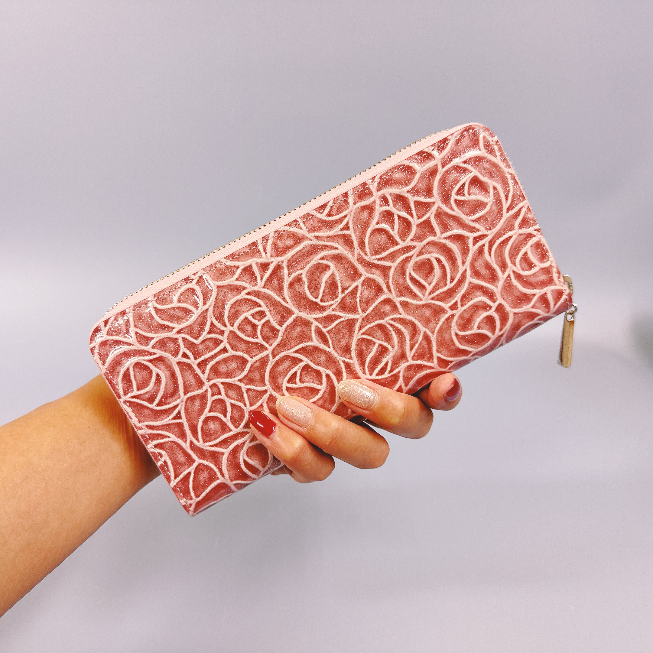ラウンド長財布 Zip-Around Wallet エナメル革ローズ ローズピンク Squeeze