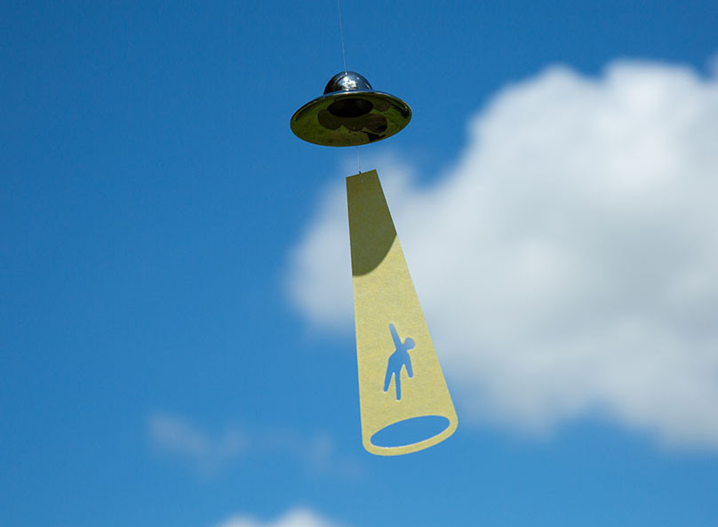 UFO風鈴：真鍮 オブジェ 風鈴 UFO 能作 伝統工芸 宇宙 ユニーク 夏のギフト お中元 暑中見舞い