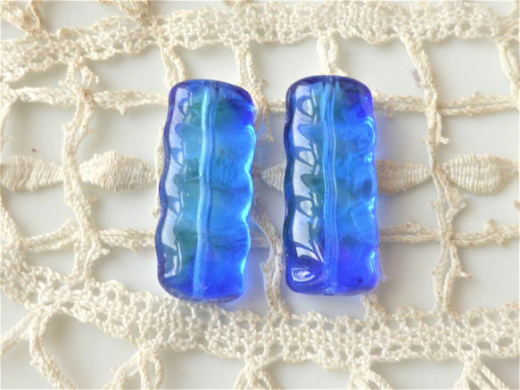 湖の波紋　チェコビーズCzech Glass Beads2個 1枚目の画像