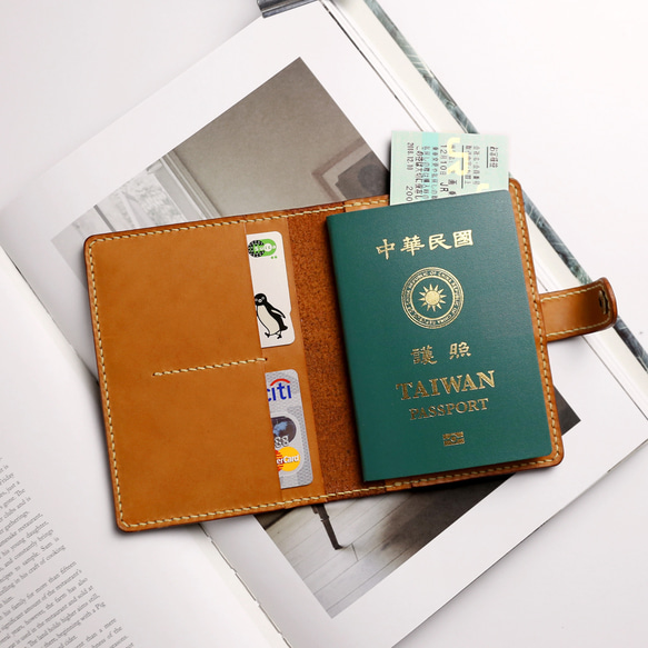 小橘皮 植鞣牛皮 護照夾/護照套 釦子款--共三色 第1張的照片