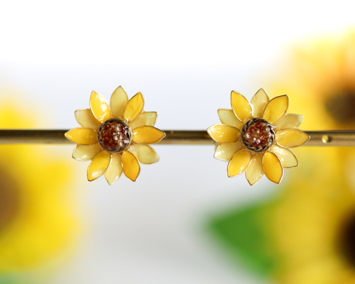 8月誕生月花】ひまわり お日様ピアス/イヤリング ピアス