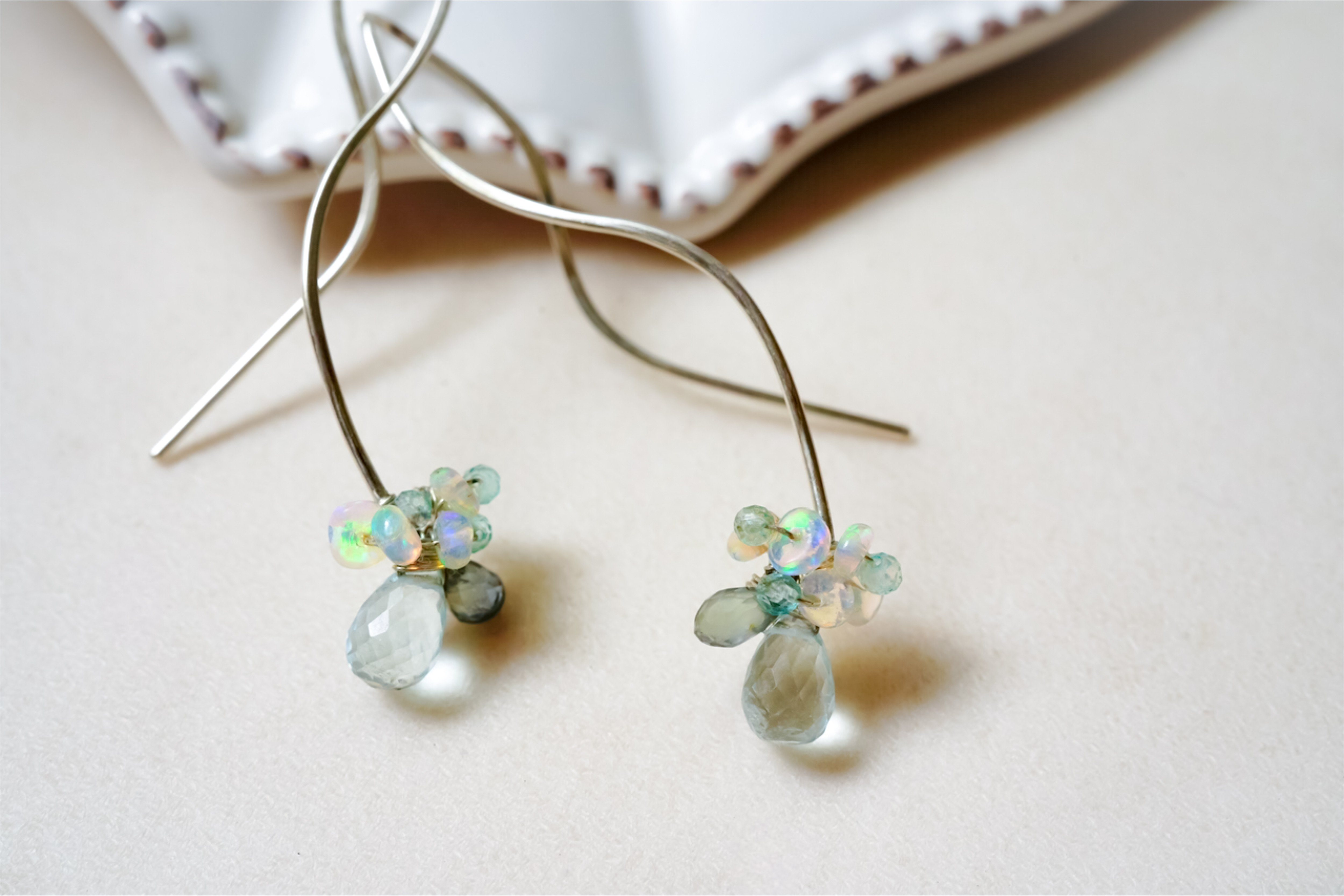 アクアマリンとサファイアのロングピアス シルバー