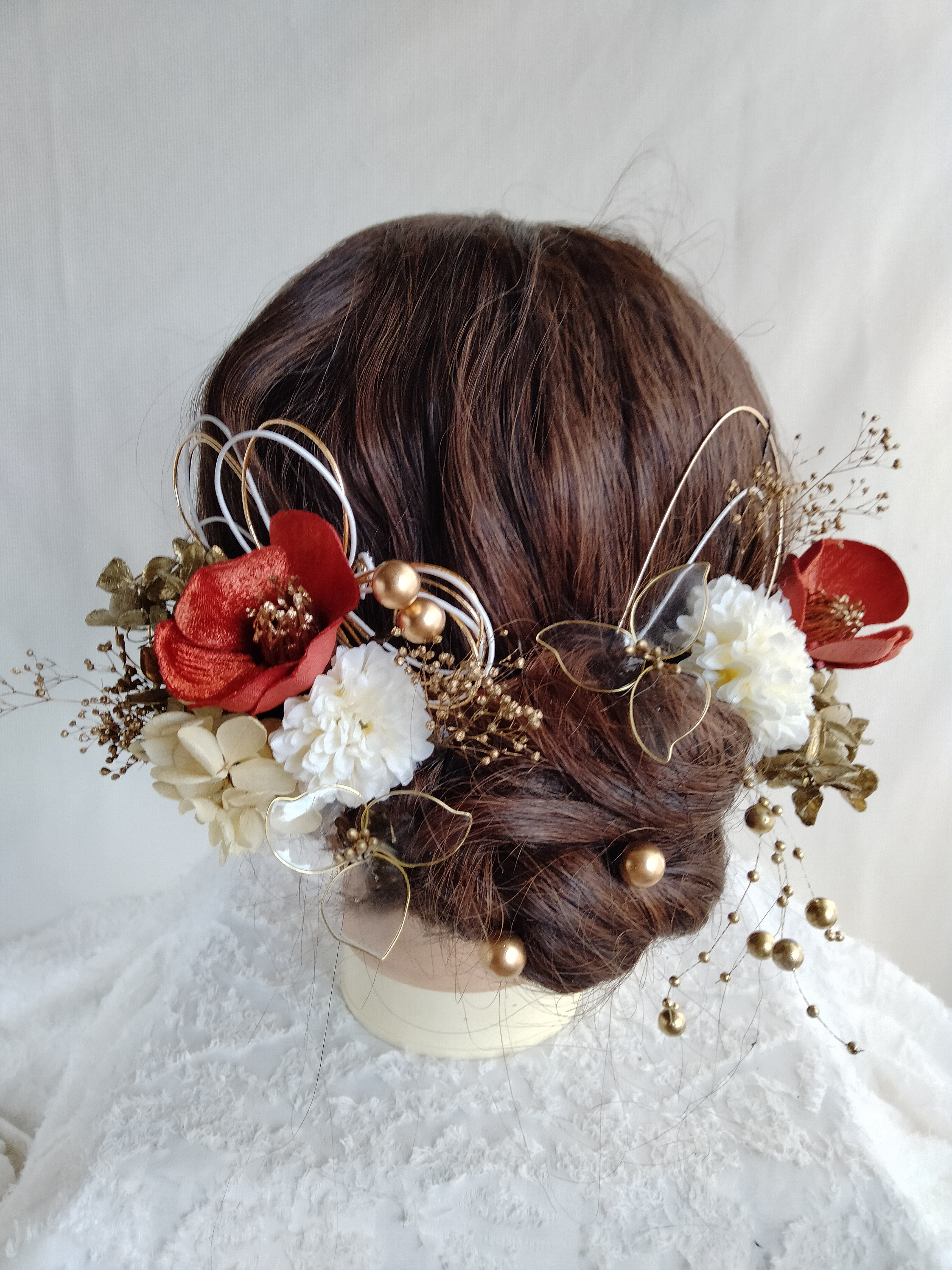 クリアフラワーと水引の椿髪飾り　アメリカンフラワー　くすみオレンジ　ゴールド　水引アレンジ　水引きアレンジ　成人式