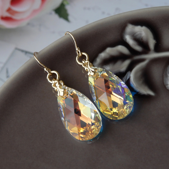 超大…華麗、迷人的水滴形、高品質水晶耳環（耳環）Aurora，非常適合獨奏，Kiwa 水晶玻璃 第3張的照片