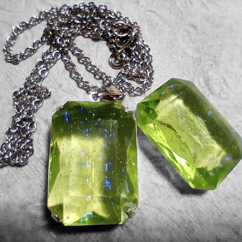 再々販~ドラゴンズブレス カットストーン オクタゴン（ペリドット