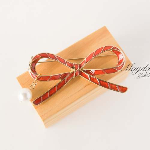 優雅なブローチシリーズ』アンティーク風赤いリボンのブローチ 秋 冬