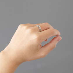 三つ編みのシルバーイニシャルリング　-ダブル- 4枚目の画像