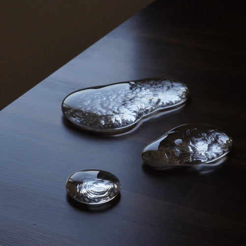 水たまりペーパーウェイト(大) その他インテリア雑貨 melts glassworks