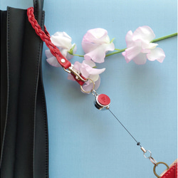 《展示》クリスタルガラスのお花がきらめくリールキーホルダー■赤・黒カラー選択■イニシャル入り■送料無料 6枚目の画像