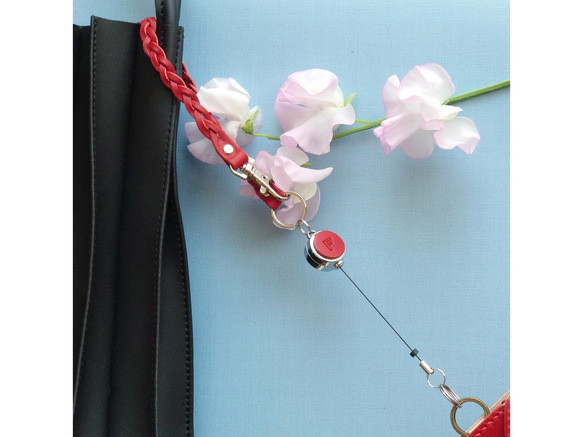 《展示》クリスタルガラスのお花がきらめくリールキーホルダー■赤・黒カラー選択■イニシャル入り■送料無料 6枚目の画像