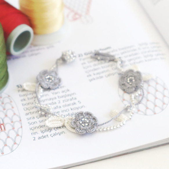 OYA crochet Bracelet [MARY] Ice Gray 第2張的照片