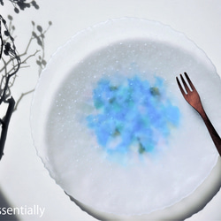 つや消しガラスの大皿 -「 HANAのおと 」● ターコイズブルー・29cm 4枚目の画像