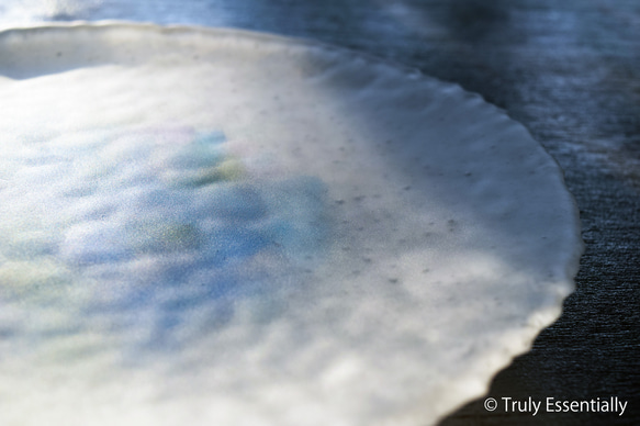 つや消しガラスの大皿 -「 HANAのおと 」● ターコイズブルー・29cm 2枚目の画像