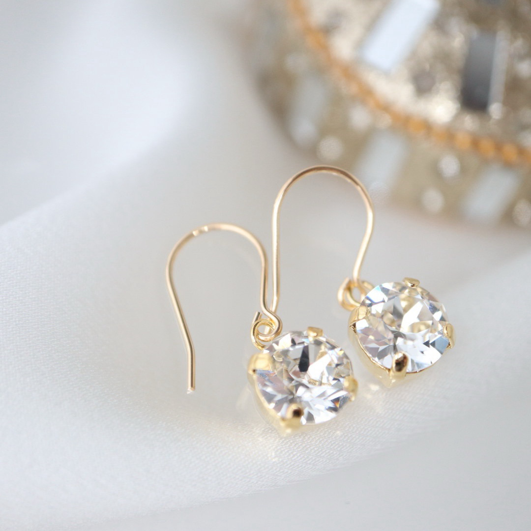 大きめ✶上品な煌めき 一粒スワロクリスタルピアス・イヤリング