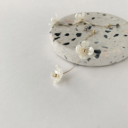 Tiny Pearl Flower Pierced Earrings 3枚目の画像