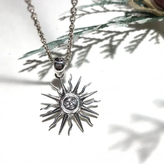 再入荷！純銀製＊太陽 サンフェイスペンダント