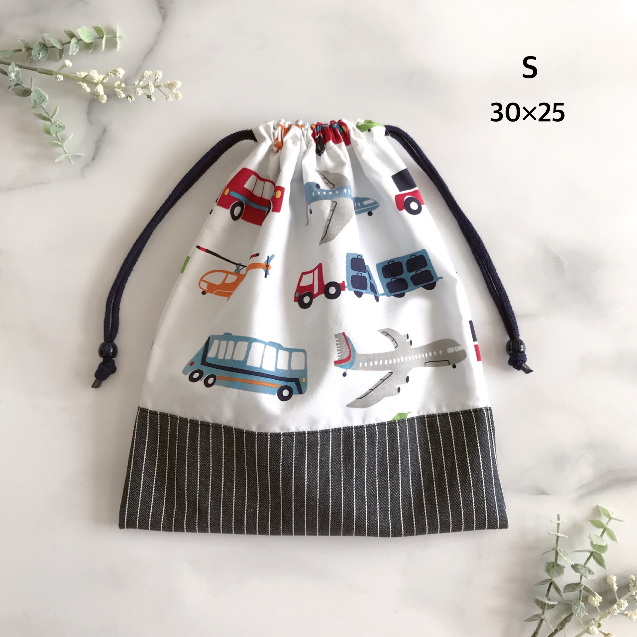 ハンドメイド★キイロストライプ。カラフル昆虫プリント片側紐出し巾着。入園グッズ